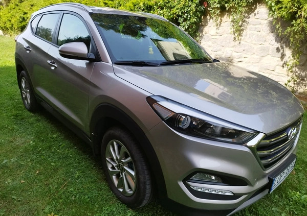 Hyundai Tucson cena 58500 przebieg: 198400, rok produkcji 2016 z Piaski małe 277